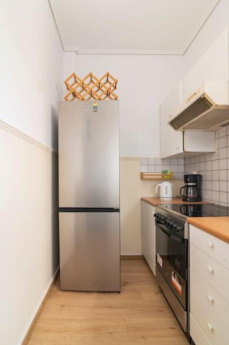 Top Floor Apartment At Petrolona With Big Balcony Атина Екстериор снимка