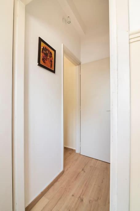 Top Floor Apartment At Petrolona With Big Balcony Атина Екстериор снимка