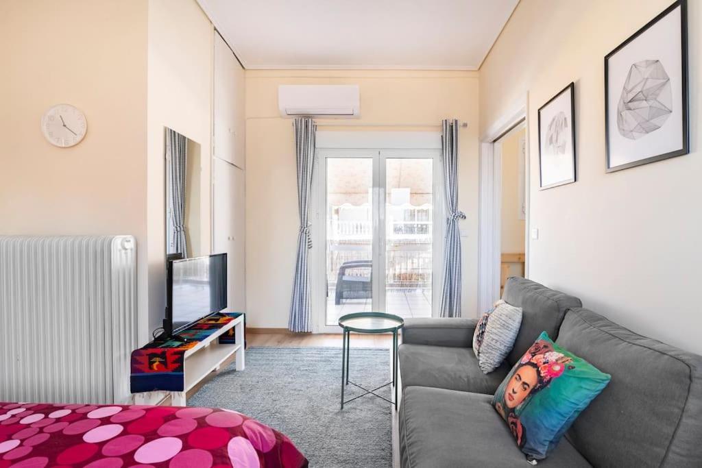 Top Floor Apartment At Petrolona With Big Balcony Атина Екстериор снимка