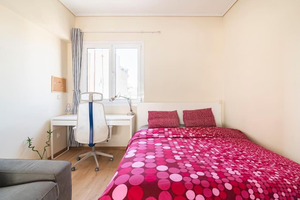 Top Floor Apartment At Petrolona With Big Balcony Атина Екстериор снимка