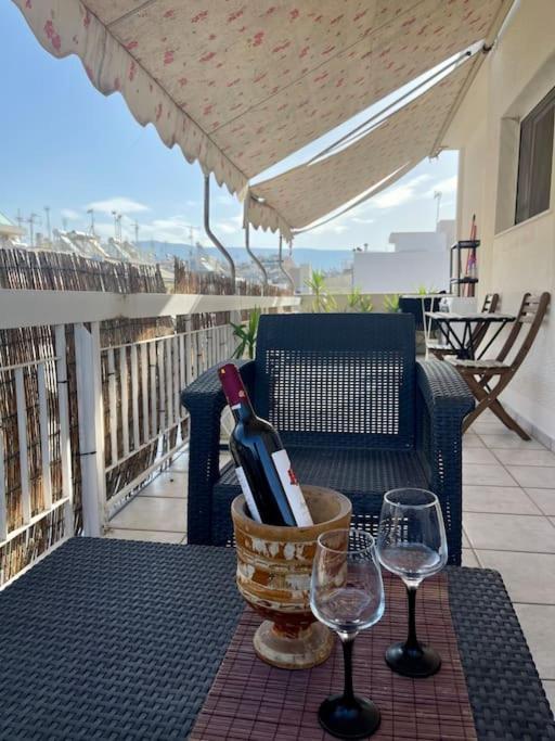 Top Floor Apartment At Petrolona With Big Balcony Атина Екстериор снимка