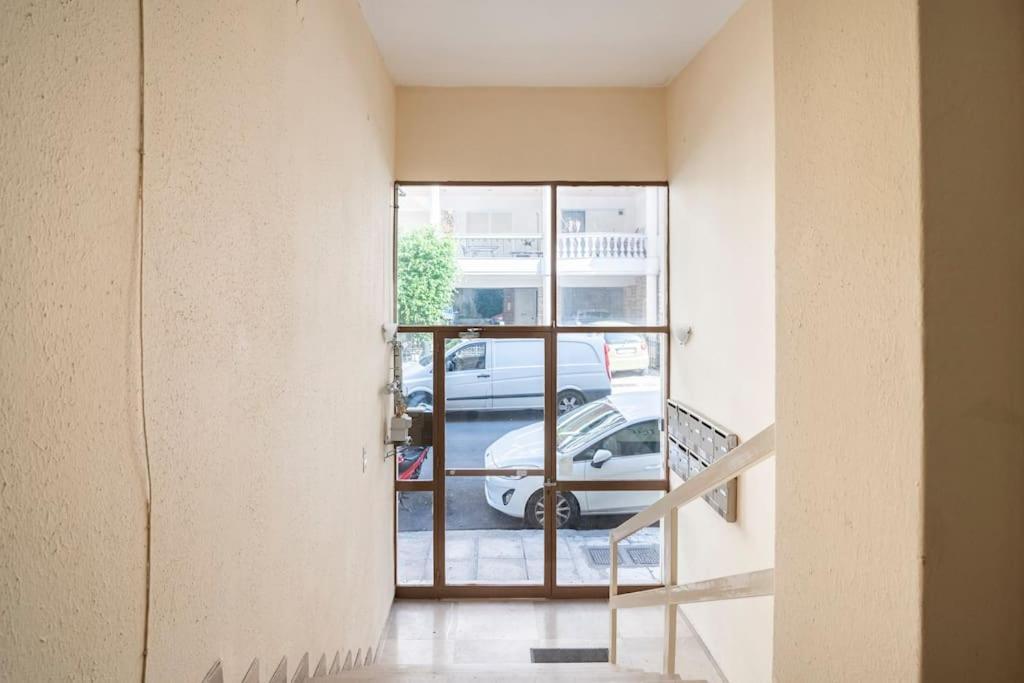 Top Floor Apartment At Petrolona With Big Balcony Атина Екстериор снимка