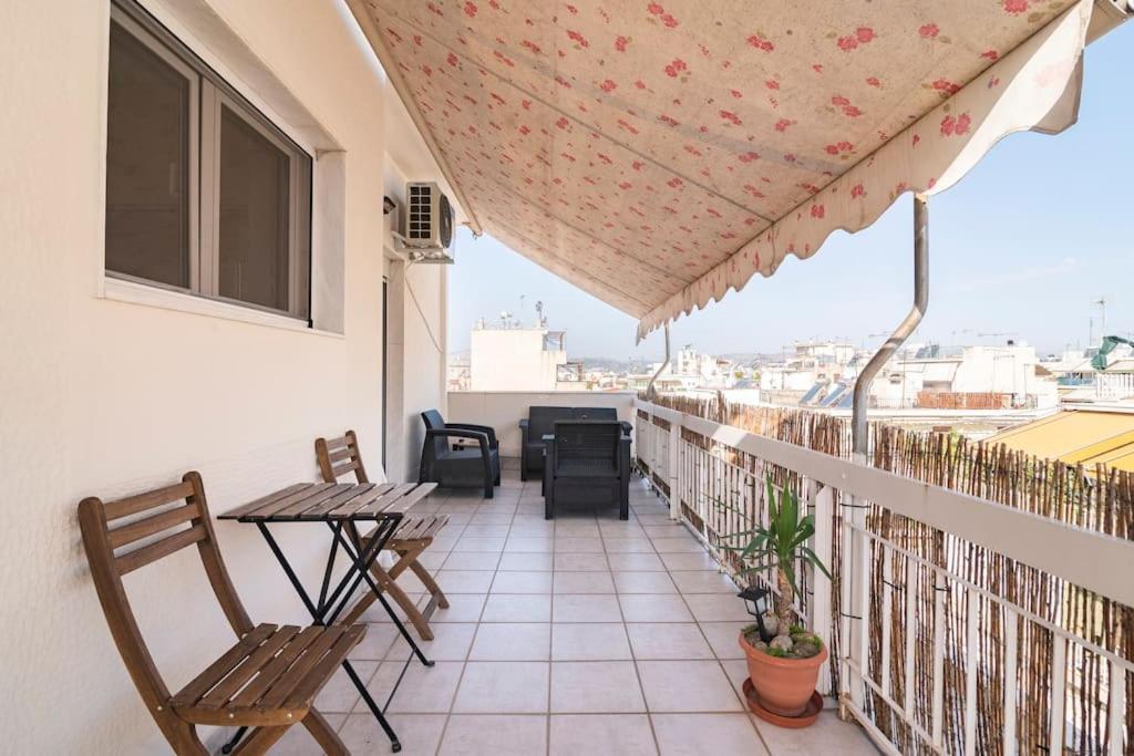 Top Floor Apartment At Petrolona With Big Balcony Атина Екстериор снимка